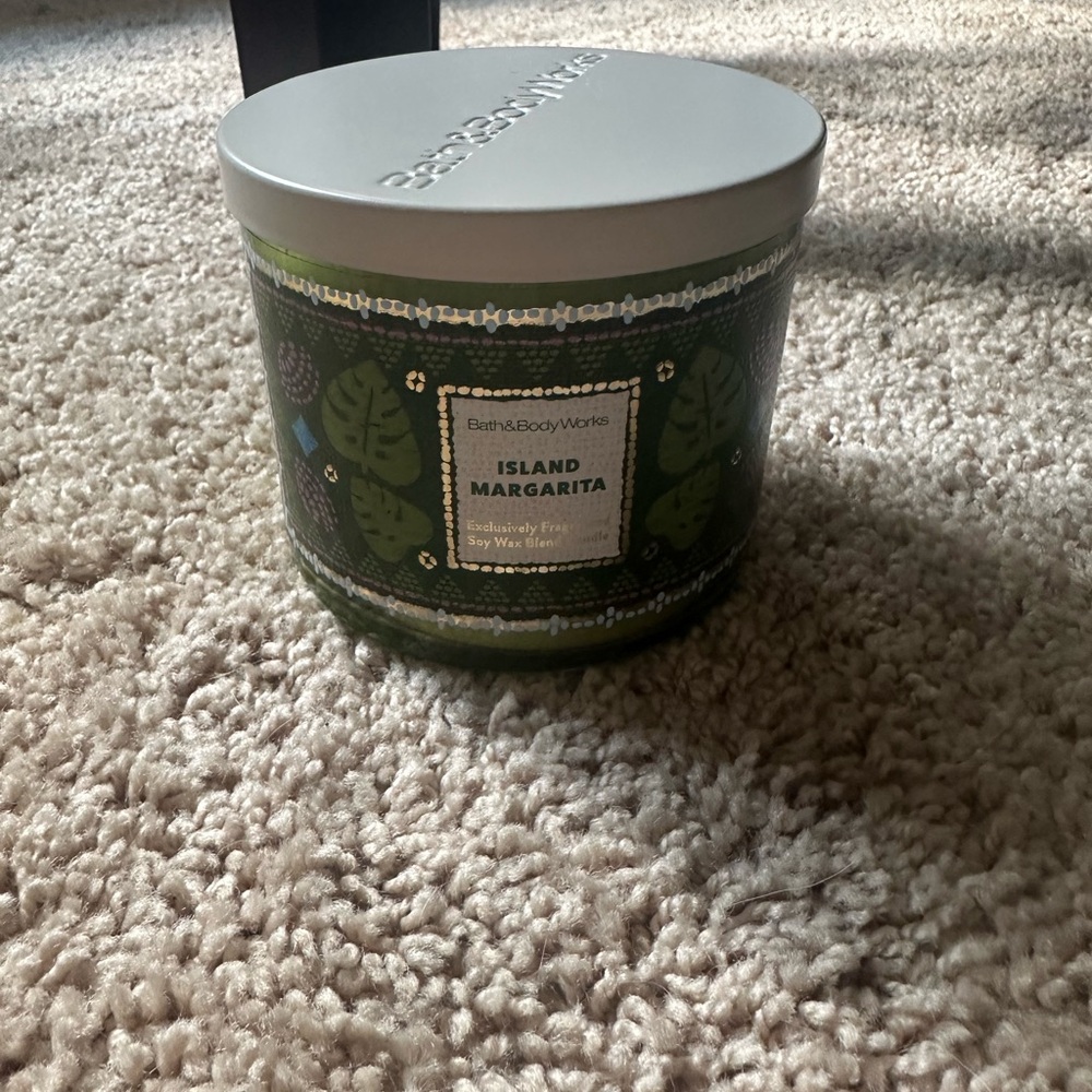 Bath & Body Works Island Margarita Candle - Green and Silver